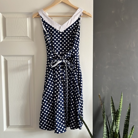 Polka-dot pin-up dress by Toronto designer Michelle Carey - Picture 3 of 8